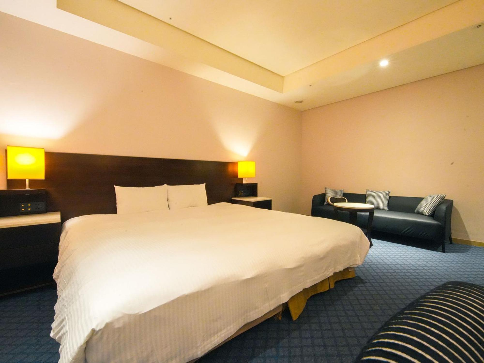 Via Breeze Hotel 4*