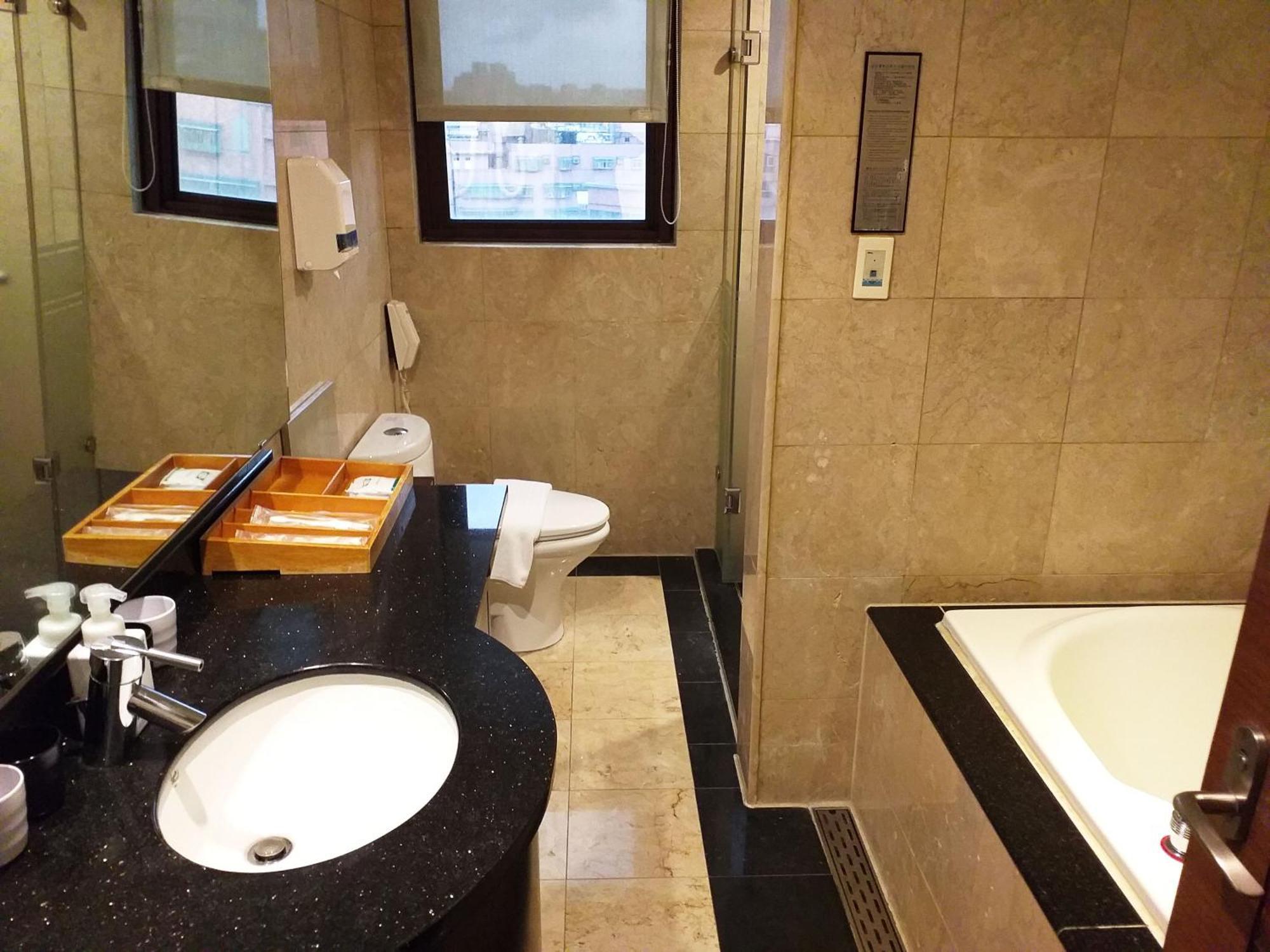 Hotel Via Breeze 4*