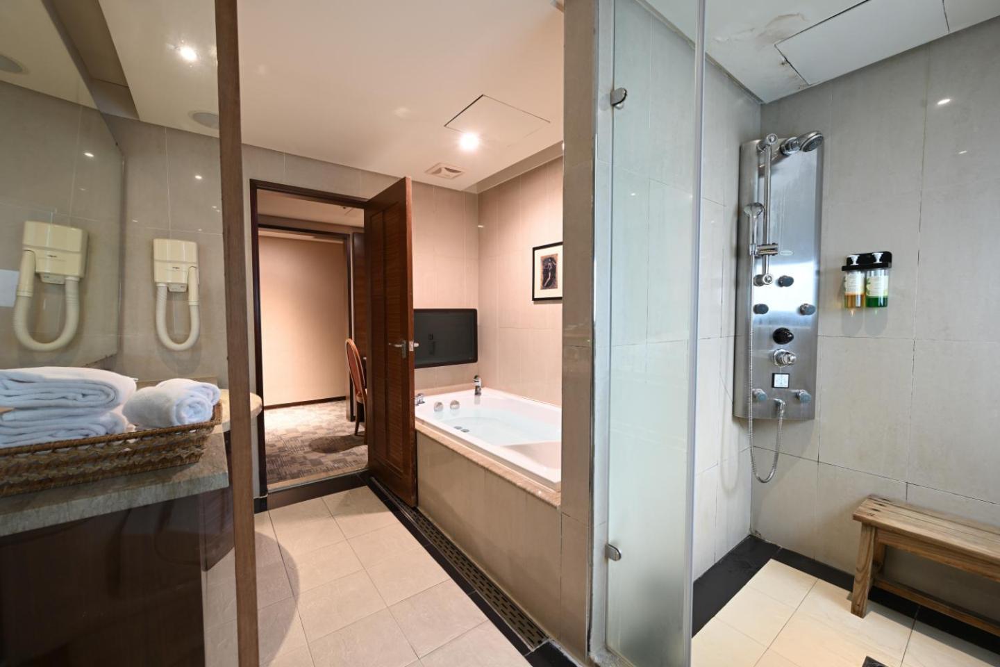 Hotel Via Breeze 4*